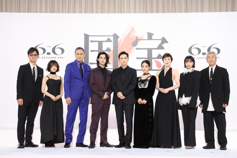 興行収入・邦画実写歴代1位, 新語・流行語大賞, 日本アカデミー賞での快挙, 日本アカデミー賞 13部門17賞受賞, カンヌ国際映画祭, トロント国際映画祭, 第98回米アカデミー賞 ノミネート, 国際的な高い評価
