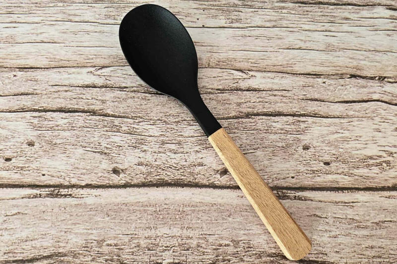 ■「皿を舐めたみたいにキレイに食べられる」と話題, ■木柄のナチュラルな雰囲気が好み, ■スプーンを入れた瞬間…驚き！, ■洗い物の手間が省ける