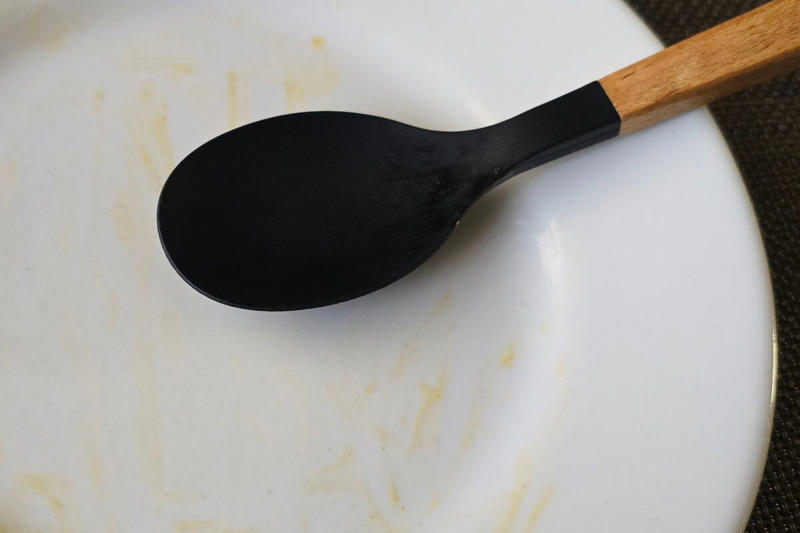 ■「皿を舐めたみたいにキレイに食べられる」と話題, ■木柄のナチュラルな雰囲気が好み, ■スプーンを入れた瞬間…驚き！, ■洗い物の手間が省ける