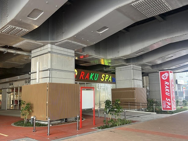 金・土・祝前日は朝まで滞在OKのスーパー銭湯が駅前に誕生, 女性だけに開かれた扉！脱衣所からつながる岩盤浴室, 岩盤浴とサウナのダブルで寒い冬でも発汗！, サウナのあとは充実のサ飯とオリジナルドリンクで乾杯