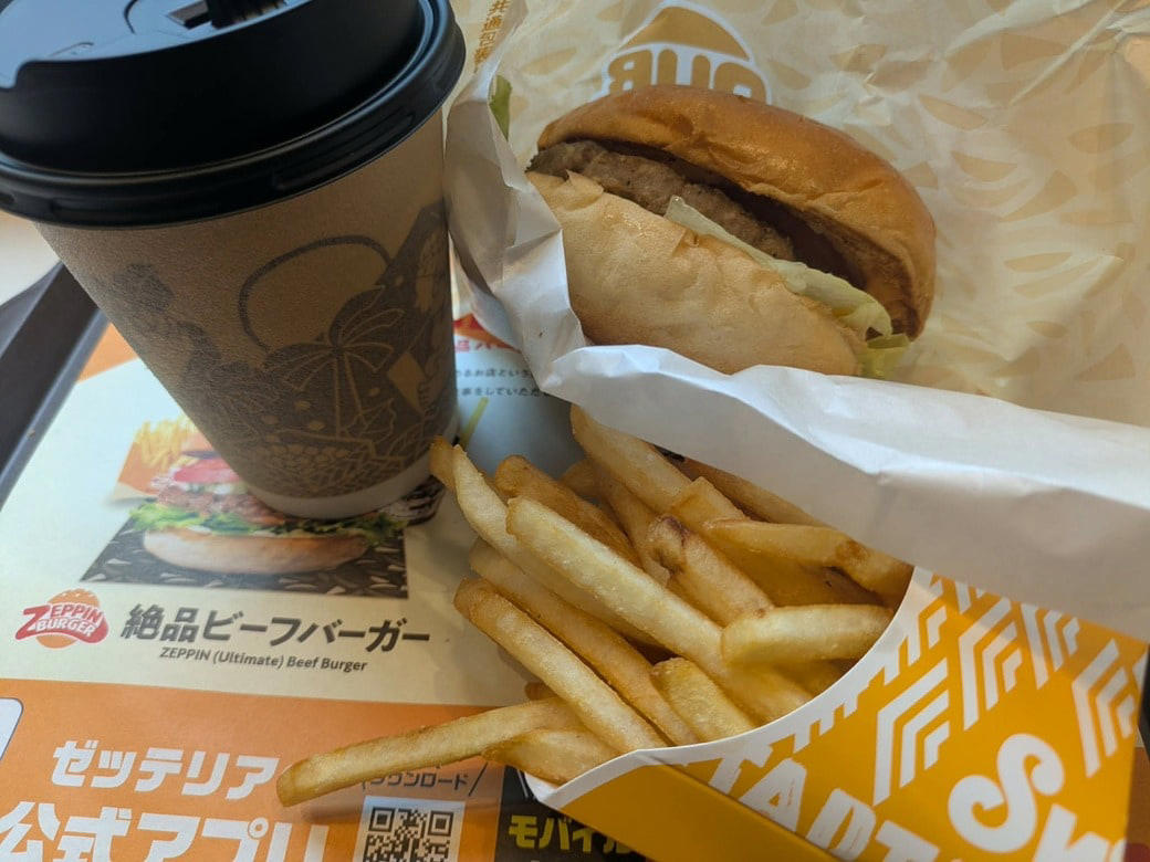 「ゼッテリア」とはいったい何なのか？, 「ロッテリア」を使い続けられない理由, 「中途半端な改名」ではない、“巧みな戦略”, ハンバーガー店が「カフェ市場に進出」するメリット, 「マクドナルド」にも対抗しうる可能性