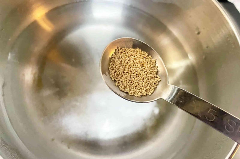 ■「とろとろ湯豆腐」の材料, ■「魔法の粉」の重曹をひと振り, ■とろっとろで身も心も温まる, ■安い豆腐が化ける「とろとろ湯豆腐」