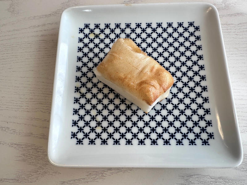 お餅がトースターの網にくっついてしまう, 醤油を塗って焼く, 3.こんがりいい感じに焼けました, 磯部焼きにもなる, 醤油をひと塗りしてみよう