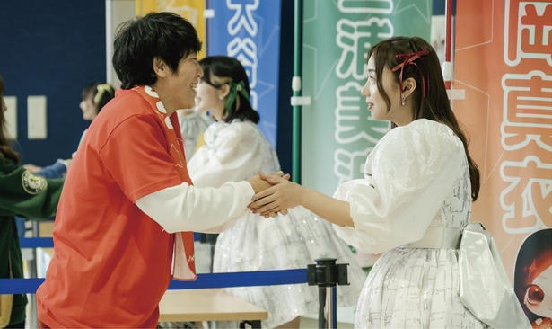 オーディションで掴んだ役、仲村悠菜＆桜ひなのはスタプラの絆が支えに, 「等身大の自分」と、「理想のアイドル像」を役に投影, 「アイドルとして恋愛する役」の難しさとリアル, 撮影裏では齊藤京子を中心に「人狼ゲーム」三昧, 「感想も含めて完成する映画」に没入して楽しんでほしい