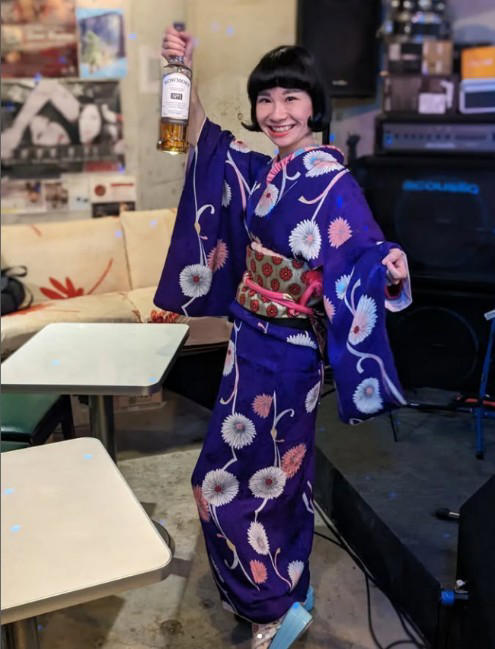歌手活動と呑み屋のママ業に勤しむ中で生じた“鋭い痛み”, 総合診療内科の医師との出会いが「線維筋痛症」を発見するきっかけに, 全人的医療に取り組む医師との出会いで“持病と生きる覚悟”が持てた, 線維筋痛症の当事者が”医師や社会へ願うこと”