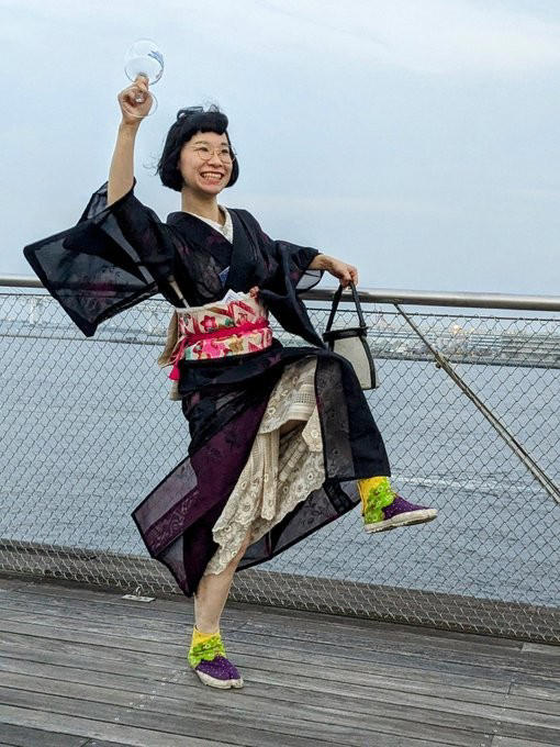 歌手活動と呑み屋のママ業に勤しむ中で生じた“鋭い痛み”, 総合診療内科の医師との出会いが「線維筋痛症」を発見するきっかけに, 全人的医療に取り組む医師との出会いで“持病と生きる覚悟”が持てた, 線維筋痛症の当事者が”医師や社会へ願うこと”