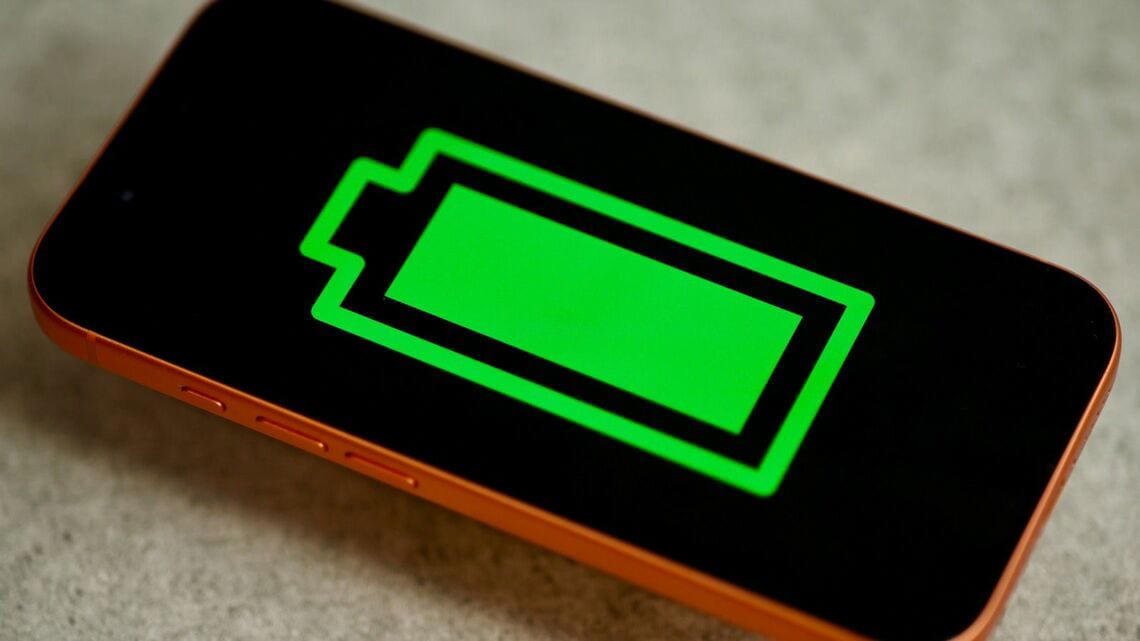 iPhoneのバッテリーに一番ダメージを与えるのは？, 最大充電量を80％にすると、ダメージは減る, バッテリーを無駄に浪費している機能はどれ？, 使い方が決まっているならショートカットを活用