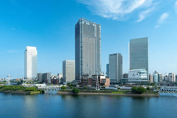 泊まるだけじゃない。街と一緒に楽しむ「OMO」ブランド, 「OMO5横浜馬車道」という新しい横浜の拠点, 地上154メートルで港町を一周する感覚。横浜滞在がちょっと楽しくなる理由, 横浜に泊まる気分が高まる、船モチーフの空間, 暮らすように泊まれるアパートメントホテル, 過ごし方で選ぶ、2つの客室タイプ, 横浜滞在の新しい選択肢「OMO5横浜馬車道」