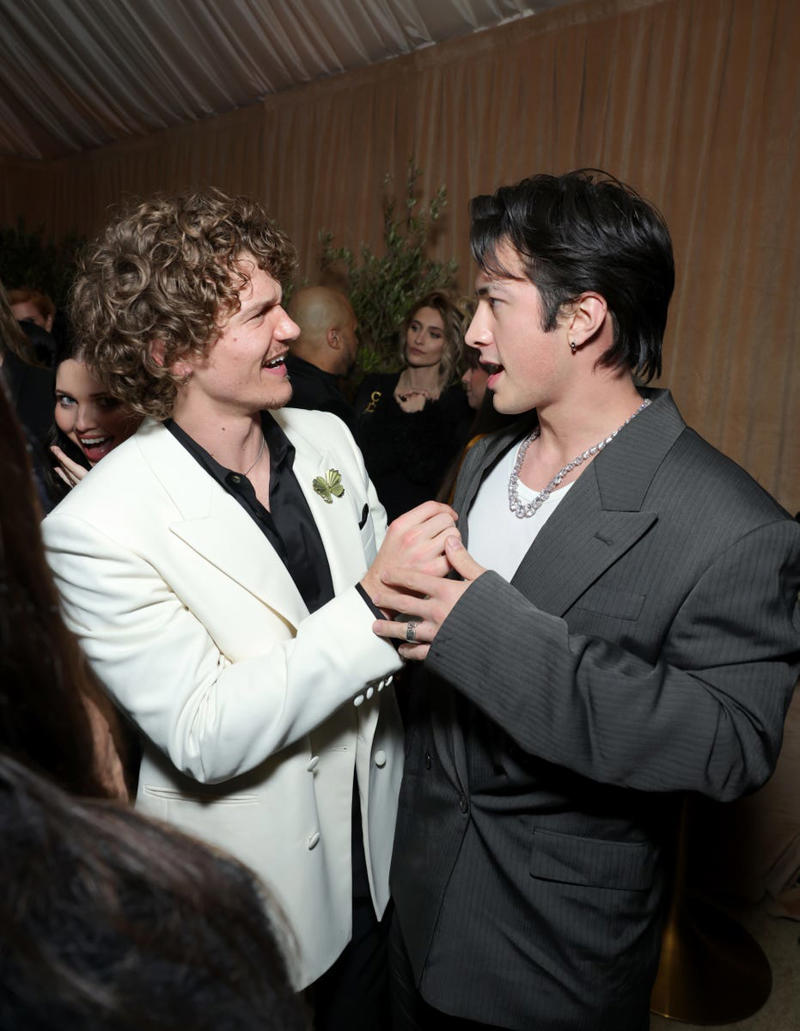 They are best friends (and not dating)., They’ve complimented each other’s physiques., They joked about being “freaks” at their wrap party., They lived next door to each other while shooting the show., Both Williams and Storrie are vocal fans of each other’s acting., They have several nicknames for each other and got matching tattoos., Williams and Storrie FaceTime each other regularly., Williams is fiercely protective over Storrie.