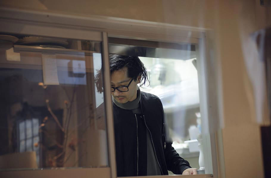 パフェのカルチャーと一時代を作り上げた名店「L’atelier à ma façon（ラトリエ ア マ ファソン」, 「グラス」：必然と偶然が起こすパフェの美学, 幾通りのフルーツカットの技術が唯一無二の美味しさを描く, 「スプーン」：手に持ったときの程よい重さが、食べる満足度につながる, “温度帯”がもたらすパフェの本当の美味しさ