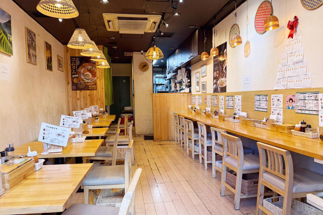 パン派も麺派も大満足のベト屋モーニング「ベト朝」, ベト屋の朝メニュー朝のパンセット550円, ベトナムならではのドリンクも嬉しい, ベト屋の店内はガラガラ。だけど繁盛しているからくりとは？, ベト屋は何者？ プロっぽいのはナゼ？, 創業者の経歴に「さすがだな……」とうなる