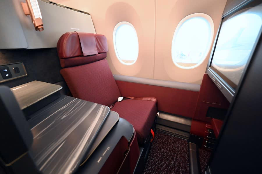 飛行機の中？ 忘れてしまうほどのファーストクラス, まるでファーストクラス？ プライベート性が増したビジネスクラス, 快適性は納得も、若干期待外れ？なプレミアムエコノミー, 座席数増加も快適さはキープ エコノミークラス, コスパのよいクラスを考えてみる