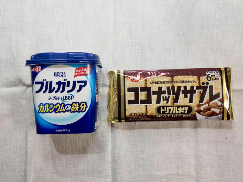 ヨーグルト×ココナッツサブレのレアチーズケーキを作るのにかかる時間, ヨーグルト×ココナッツサブレのレアチーズケーキのカロリー, SNSでバズり中！ヨーグルト×ココナッツサブレのレアチーズケーキ, ヨーグルト×ココナッツサブレのレアチーズケーキの材料（1パック分）, ヨーグルト×ココナッツサブレのレアチーズケーキの作り方
