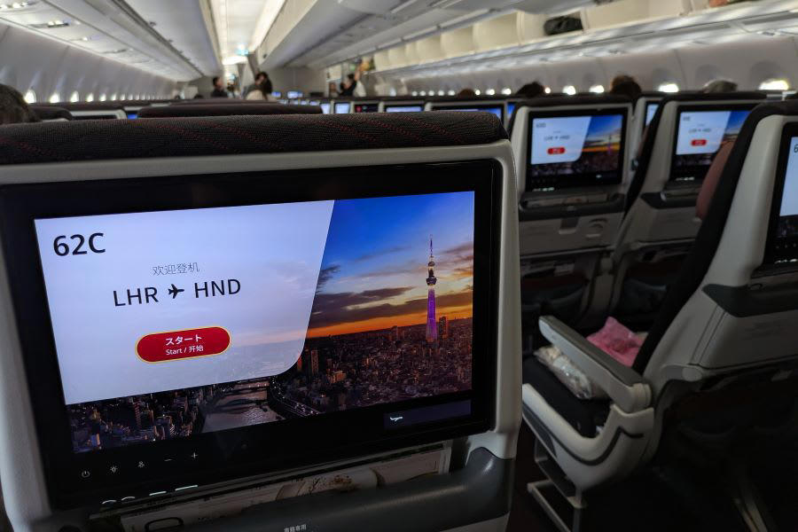 飛行機の中？ 忘れてしまうほどのファーストクラス, まるでファーストクラス？ プライベート性が増したビジネスクラス, 快適性は納得も、若干期待外れ？なプレミアムエコノミー, 座席数増加も快適さはキープ エコノミークラス, コスパのよいクラスを考えてみる