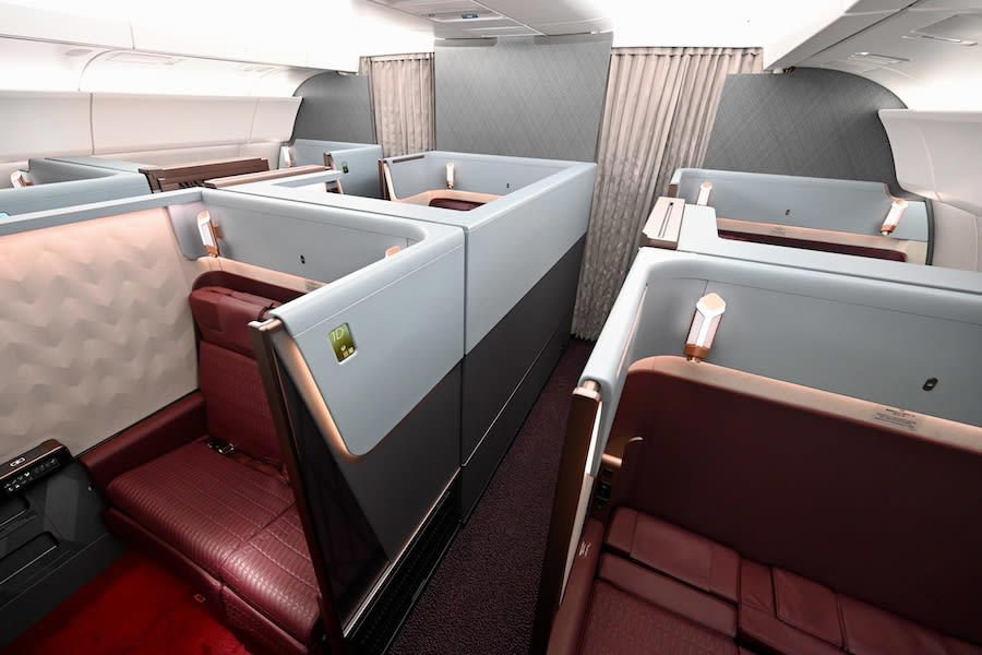 飛行機の中？ 忘れてしまうほどのファーストクラス, まるでファーストクラス？ プライベート性が増したビジネスクラス, 快適性は納得も、若干期待外れ？なプレミアムエコノミー, 座席数増加も快適さはキープ エコノミークラス, コスパのよいクラスを考えてみる