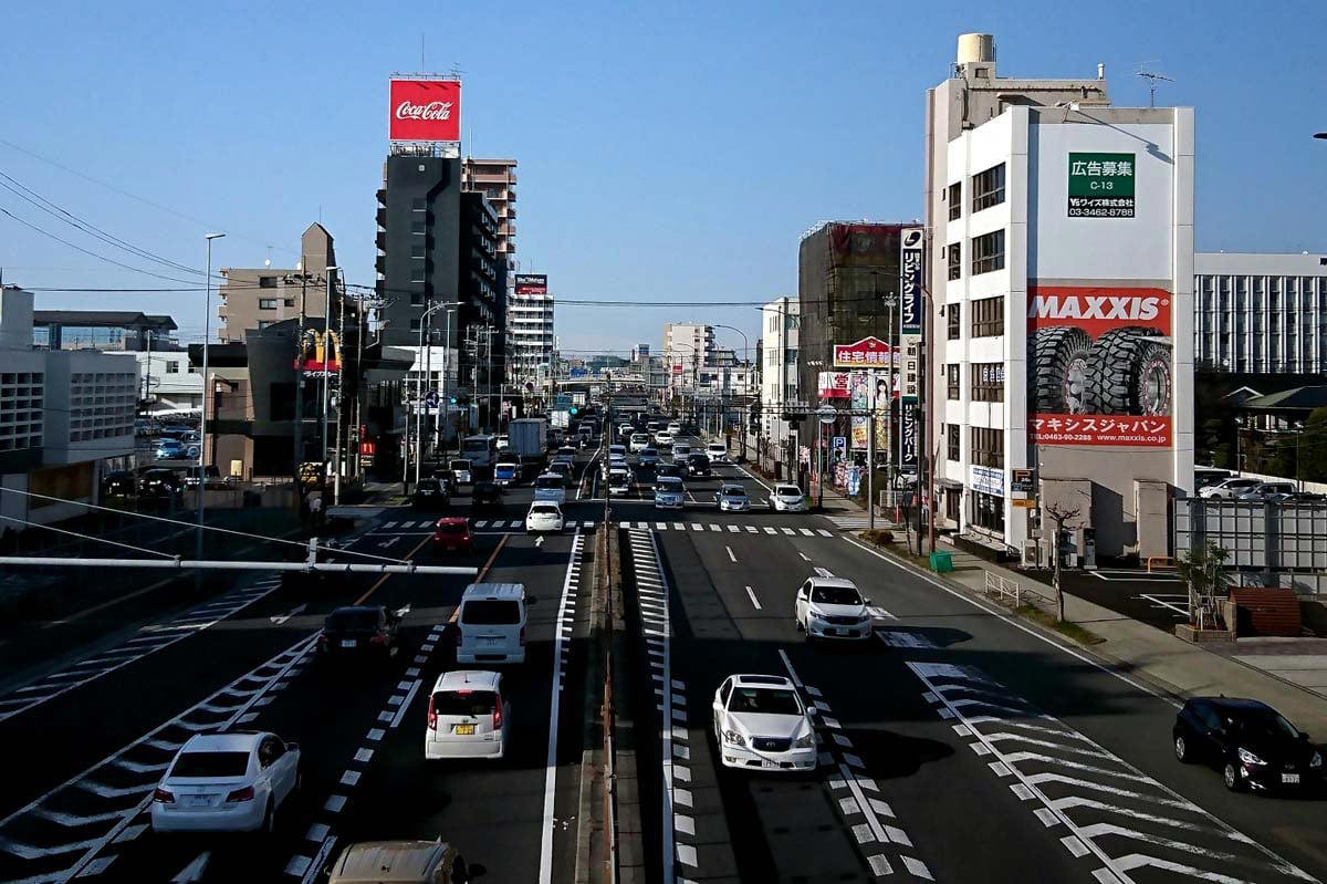 実用性が問われる時代, 航続距離が決める移動の自由度, 家計構造を変えるEV, 生活動線を巡る攻防, ディーラー網が保証する資産価値, 性能と価格の最適解を巡る競争, 「移動」が家計管理の一部になる時代