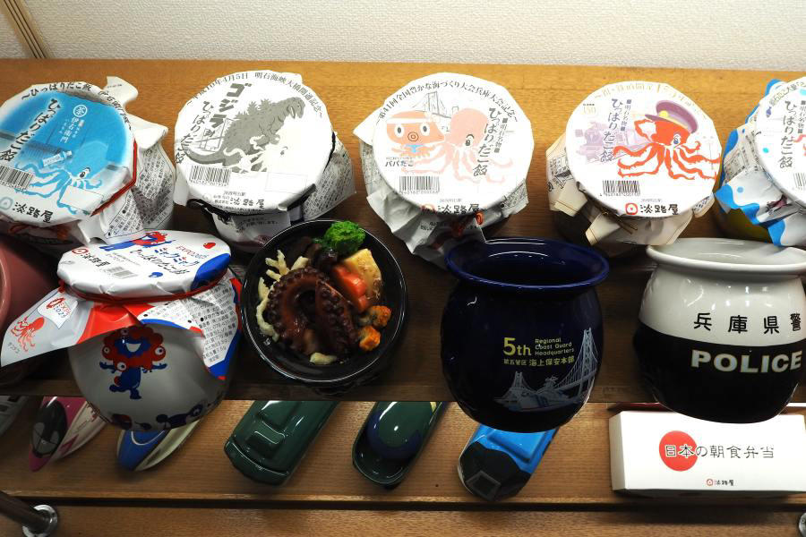 ■ 閉幕後も人気衰えず…新たな受注予約も決定！, ■ 過去約60種の「ひっぱりだこ飯」が…代表取締役副社長の柳本雄基さんに聞く, ■ コロナ禍で「崖っぷちの弁当屋」が放った「クセ強」商品, ■ 新幹線弁当の再販で、陶器人気が復活？！, ■「EXPO2025 ミャクミャク ひっぱりだこ飯」5月・6月分の受注生産詳細