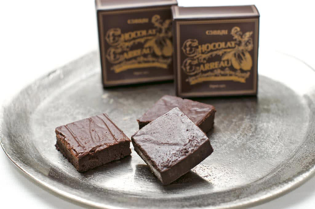 【傑作銘菓】チョコレート部門, 【神奈川県】LES PÂTISSERIES LA MARÉE DE CHAYAの葉山のショコラ・カロ( 6個入り 2000円), 【福岡県】 ネジチョコラボラトリーのネジチョコ (15袋入り 1512円), 【沖縄県】やんばる物産のチョコもち (1個 210円), 【京都府】 洋菓子マウンテンのプラリネサブレ (5個入り 3500円), 【福岡県】 shodai bio natureのミルティペタル 4500円