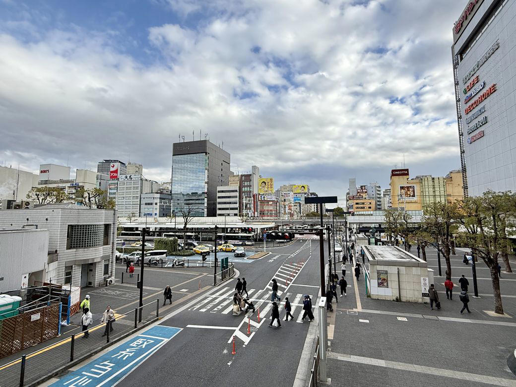 駅前ファッションビルの顔と郊外大型モールの顔を併せ持つ, 平日のデイリーユース需要の取り込みに成功, 東口は雑多な雰囲気が魅力ではあるが…, 夜の街・工業の街から、平日も土日も賑わう商業の街へ