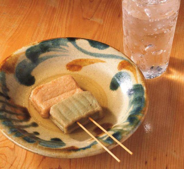 おでん鍋の“だし”は昆布と鰹節で, 生麩（なまふ）と焼酎ハイボール, 白滝とオレンジワイン, 〆（しめ）は“だし”をいかした「うでん」か「おじん」を