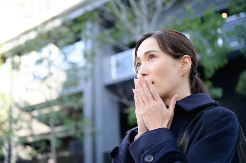 手足の冷えは「血流が足りていない」サインかもしれない, 「ピリピリ」「ジンジン」は神経じゃなく血管が原因のことも, 放置するとどうなる？静かに進む“詰まりのリスク”, 冷えと痺れは「年齢のせい」にしない