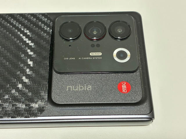 Y!mobileで折り畳みスマホが実質6万円台で手に入る, ハイエンド仕様の折り畳みスマホ・nubia Foldについて, 他社の折り畳みスマホと比較, nubia Foldは快適操作だが耐久性は未知数
