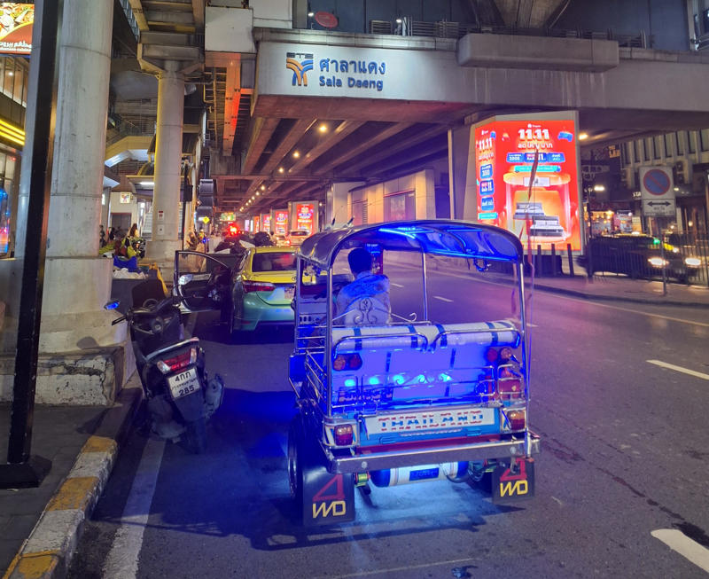 City buzz versus island serenity, High season nightmare, Navigating the nuances, The constant tourist bubble, Finding my footing
