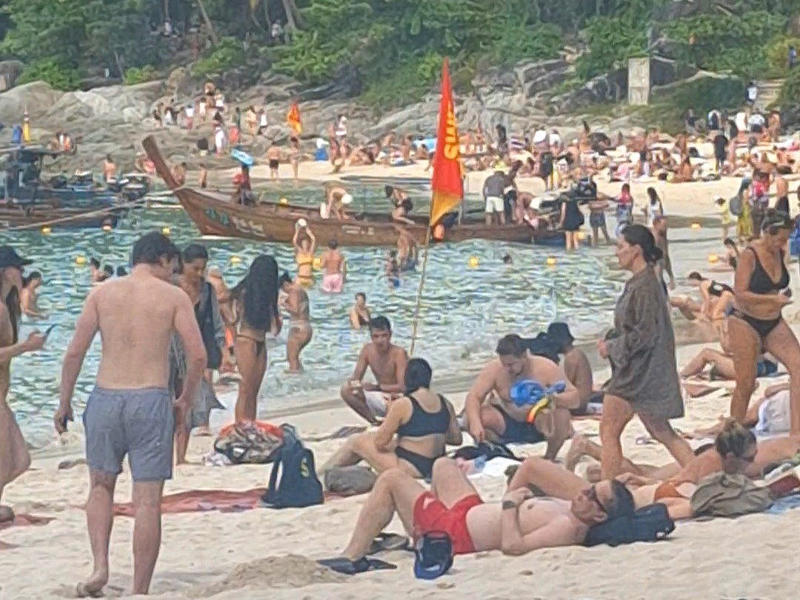 City buzz versus island serenity, High season nightmare, Navigating the nuances, The constant tourist bubble, Finding my footing