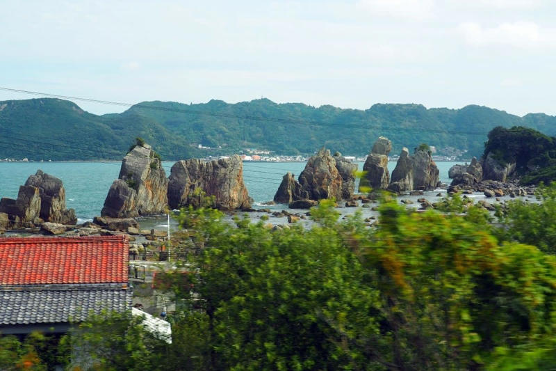 温泉に世界遺産に動物園と見どころ満載な紀勢本線（JR東海・JR西日本）, 全通まで68年を要した悲願の路線, ハイブリッド車両が駆け抜けるJR東海区間, 「パンダくろしお」や観光列車も人気のJR西日本区間, 紀勢本線の見どころ, 貴重な駅弁を購入できる松阪駅, 1駅区間で一気に海岸まで駆け下りる, 太平洋の絶景を満喫, 紀勢本線（JR東海・JR西日本）データ