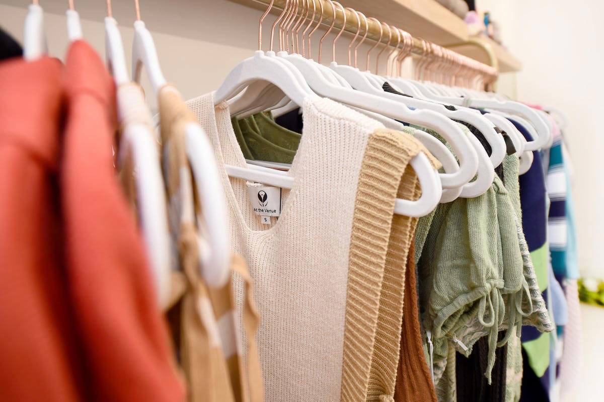 Gifts That Don’t Reflect Your Style, Impulse Buys, Clothing That Doesn’t Fit, Items That Are Difficult to Maintain, Pieces in Need of Fixing, Sentimental Pieces, Seasonal Wear, Extra Shoes, Evening Gowns You Won’t Wear Again, Cosmetics, Freebies, Excessive or Poor Quality Hangers