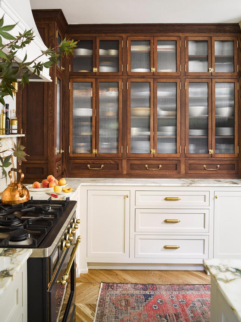 Boring Can Lights, Too Many Materials , A Big, Bulky Built-In Island, Two-Toned Cabinetry, Upper Cabinets, Ho-Hum Countertops , Countertop Drying Racks