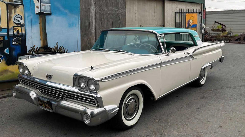 Ford Has Fighting A Performance War Since The '50s , The Forgotten Ford Starliner: Ford's Early Muscle Pioneer , 1961 Galaxie Starliner: Ford's Peak Muscle Car Before The Mustang , How The Starliner Stacked Up To Other '60s Muscle , Why The Starliner Vanished From The Muscle Car Conversation , Ford Galaxie Starliners Are Massive Bargains Today