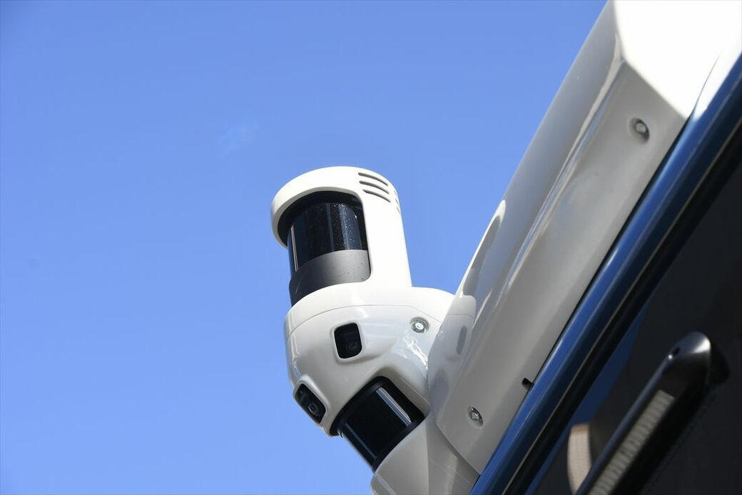 鉄道会社の自動運転バス, 公道での走行実験は東広島市で, センサーの価格は「乗用車1台相当」, 赤信号はカメラで検知, 「レーンチェンジ」が可能に, 「完全ドライバーレス」はまだ先