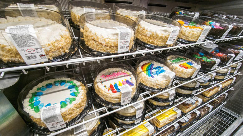 Get your wedding cake on a budget, Get free cookies for kids, Know which items are scratch-made for peak freshness, Freeze baked goods to make them last, Order baked goods in advance and get them delivered, Buy bakery items frozen for a discount, Order your cake pre-scored, Costco's return policy applies to bakery items