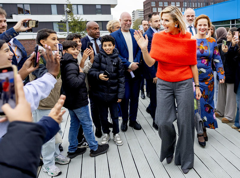 Queen Máxima of the Netherlands Princess Sofia of Sweden, Queen Mathilde of Belgium, Princess Eugenie of York, Queen Letizia of Spain, Crown Princess Mette-Marit of Norway, Princess Madeleine of Sweden, Grand Duchess Maria Teresa of Luxembourg, Crown Princess Victoria of Sweden, Grand Duchess Stéphanie of Luxembourg, Princess Beatrice of York, Queen Mary of Denmark, Princess Marie-Chantal of Greece, Catherine, Princess of Wales, Sophie, Duchess of Edinburgh, Zara Tindall, Queen Máxima of the Netherlands, Meghan, Duchess of Sussex, Princess Charlene of Monaco