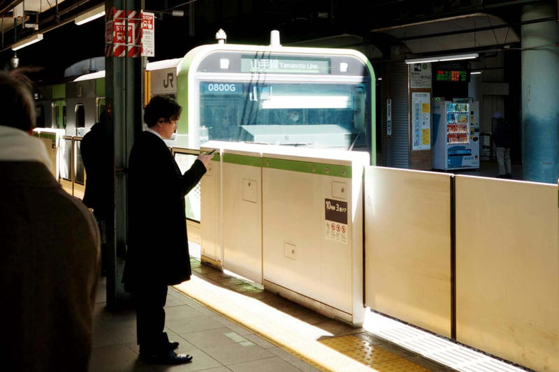 調査結果が映す鉄道利用の現場, 問題は「設備」ではなく「振る舞い」, 移動空間への期待の食い違い, 慣れ親しんだ行動の持ち込み, ルールを知っても動かない判断, 空間が行動を誘導する発想