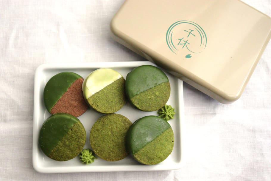 “商品の魅力を発信する”という自らの経験から生まれたグルテンフリーの抹茶スイーツ, 抹茶本来の味をおいしく楽しんでもらうために, グルテンフリーを感じさせない、満足感のある抹茶スイーツを食べてみた, 抹茶が苦手な方でもおいしく食べられる！ 「千休」を通して伝えたい“抹茶の魅力”