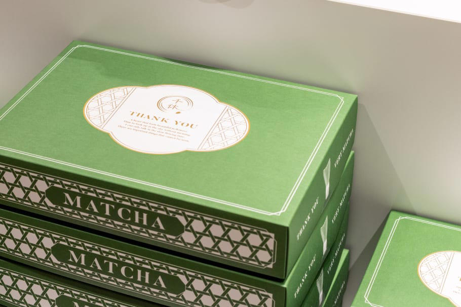 “商品の魅力を発信する”という自らの経験から生まれたグルテンフリーの抹茶スイーツ, 抹茶本来の味をおいしく楽しんでもらうために, グルテンフリーを感じさせない、満足感のある抹茶スイーツを食べてみた, 抹茶が苦手な方でもおいしく食べられる！ 「千休」を通して伝えたい“抹茶の魅力”