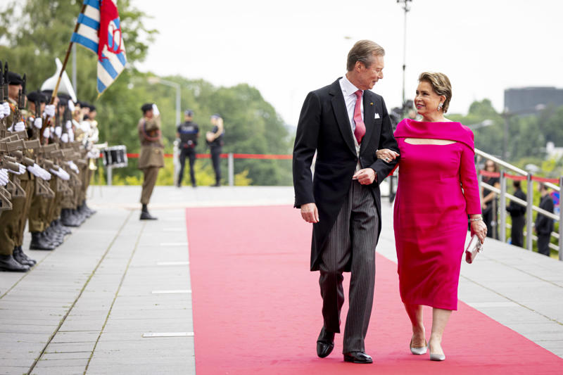 Grand Duchess Maria Teresa of Luxembourg Princess Sofia of Sweden, Queen Mathilde of Belgium, Princess Eugenie of York, Queen Letizia of Spain, Crown Princess Mette-Marit of Norway, Princess Madeleine of Sweden, Grand Duchess Maria Teresa of Luxembourg, Crown Princess Victoria of Sweden, Grand Duchess Stéphanie of Luxembourg, Princess Beatrice of York, Queen Mary of Denmark, Princess Marie-Chantal of Greece, Catherine, Princess of Wales, Sophie, Duchess of Edinburgh, Zara Tindall, Queen Máxima of the Netherlands, Meghan, Duchess of Sussex, Princess Charlene of Monaco