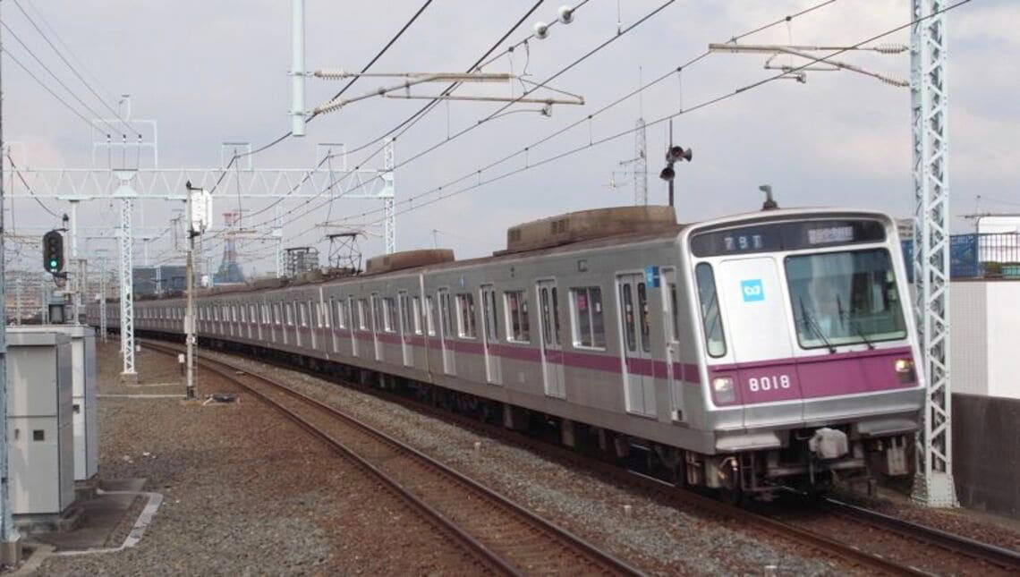 デビュー車両は8000系, 2002年に08系が登場, 18000系は最新鋭車両, 多様な車両に出会えるのも残りわずか