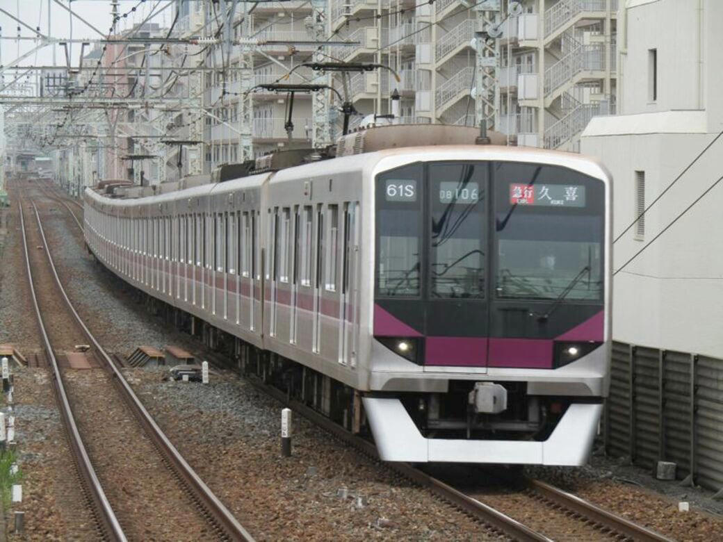 デビュー車両は8000系, 2002年に08系が登場, 18000系は最新鋭車両, 多様な車両に出会えるのも残りわずか
