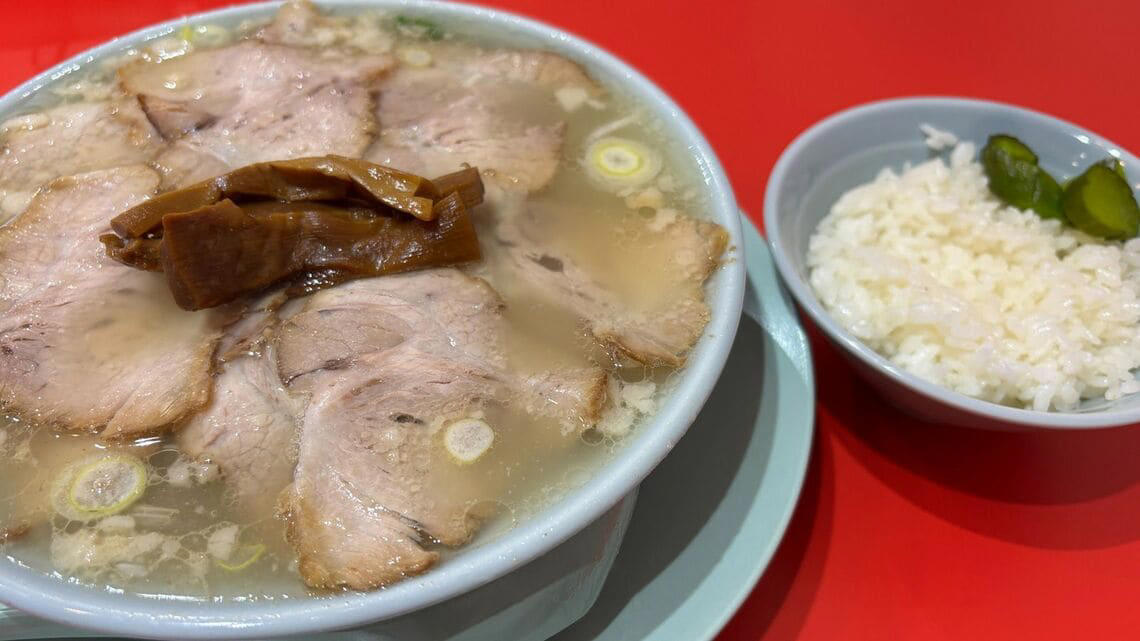 1年間、家賃を払い続けたテナントだった, 学生もお金持ちも同じカウンターで食べられる一杯を, トッピングにも様々な工夫が込められている, 初期投資に気をつけて、勝てる設計をする, 思想と計算が「1杯790円」を作った
