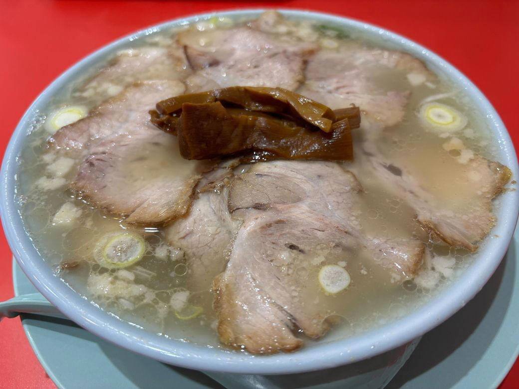 1年間、家賃を払い続けたテナントだった, 学生もお金持ちも同じカウンターで食べられる一杯を, トッピングにも様々な工夫が込められている, 初期投資に気をつけて、勝てる設計をする, 思想と計算が「1杯790円」を作った