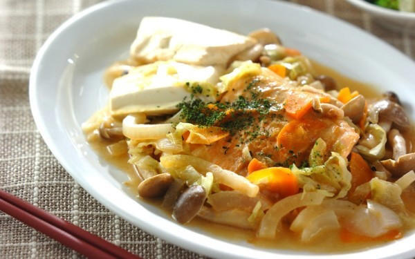 豚ヒレ肉と根菜のトマト煮, 手羽元の赤ワイン煮, ご飯がすすむ！ 甘辛焼き鳥丼, 明太クリームうどん, クリームシチュー, 鮭と野菜のみそ蒸し煮