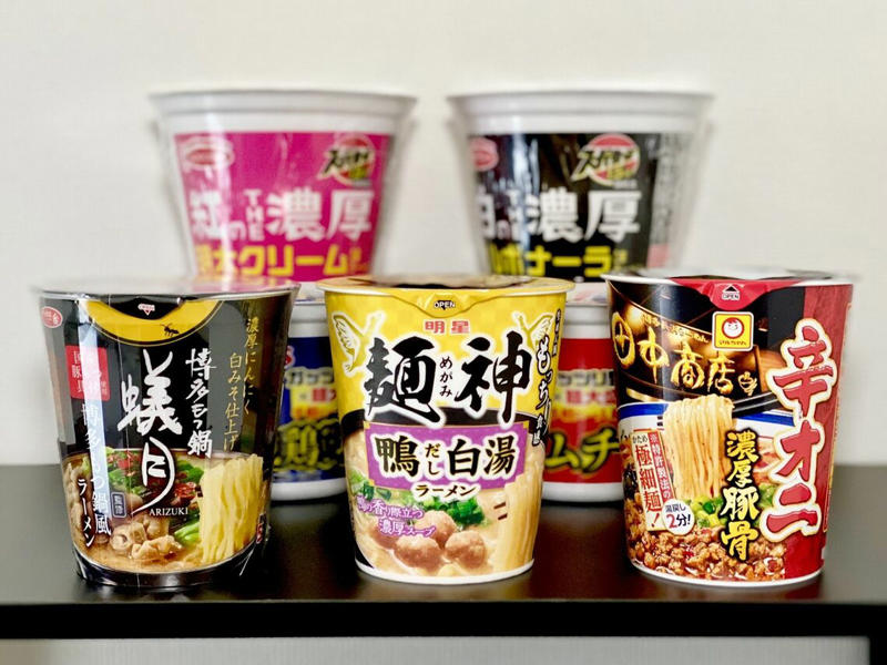 カップ麺を年間1000以上、累計1万3000以上食べてきた筆者, しかし痩せ型をキープ、その裏側は…, 炭水化物はカップ麺以外取らず、朝食でリカバリー, カップ麺の「塩分」「脂質」も気をつける, カップ麺を食べたらすぐ不健康になるわけじゃない, 運動はしないが、「歩く」ことは大事にしている