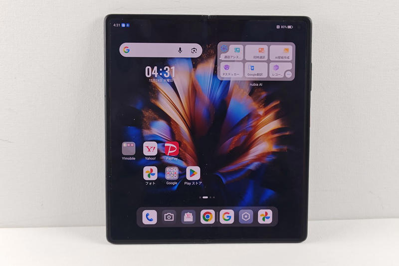 閉じれば普通のスマートフォン, 開けば8インチ画面が使える, Y!mobile契約で最大2万円台で使える, ヒンジの動きもスムーズ, 正方形の大画面で分割表示も可能, 分割画面で2つのアプリを同時利用, ノートPC風のスタイルで文字書きマシンになる, 広角カメラは十分、超広角がやや惜しい, スマートフォンに「機能」より「大画面」を求める人に