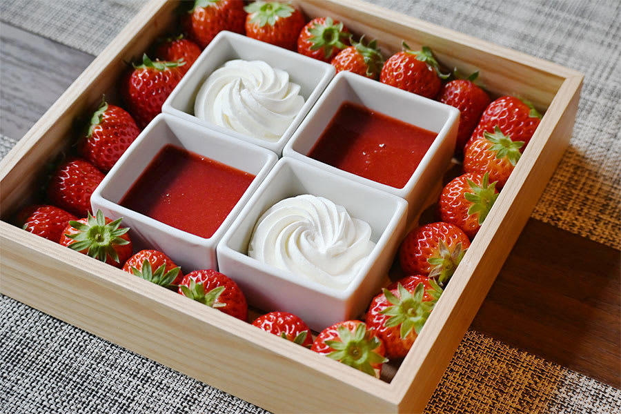 ■ 元祖いちごビュッフェで高級ショートケーキ, ■ いちごを何粒も…目の前で作るオムレット, ■ 生いちごが詰まったボックスから始まる, 【番外編】独自コンセプトのいちごスイーツも
