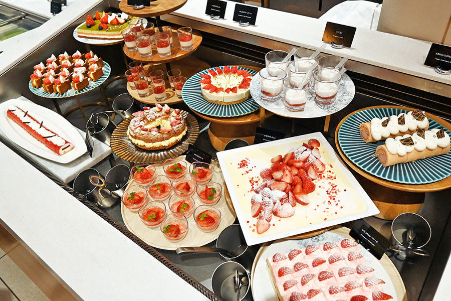 ■ 元祖いちごビュッフェで高級ショートケーキ, ■ いちごを何粒も…目の前で作るオムレット, ■ 生いちごが詰まったボックスから始まる, 【番外編】独自コンセプトのいちごスイーツも