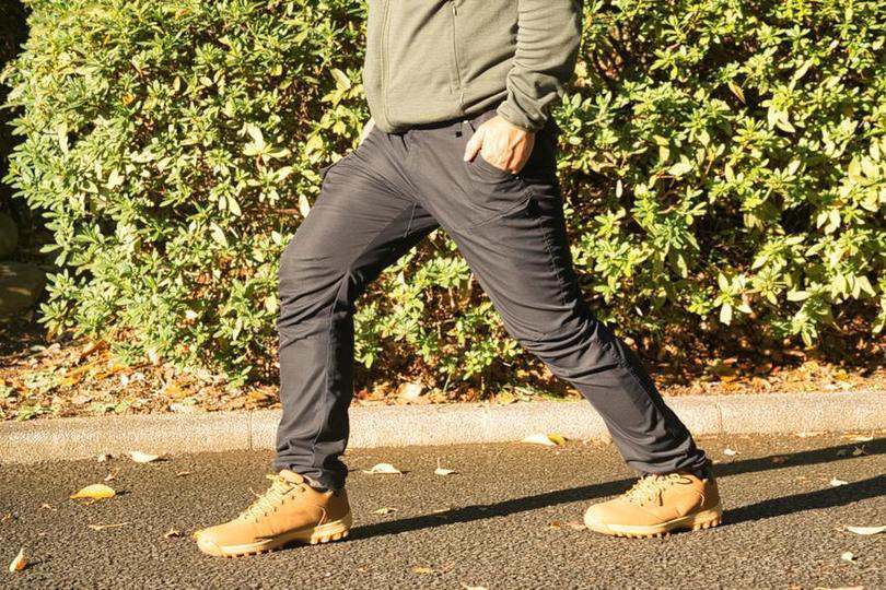 独自の断熱素材＋起毛がうれしいウォームパンツ, 歩きやすい！快適な立体構造, かゆいところに手が届く、細部の仕様, まずまずの撥水性, ストレッチ性がまちまち