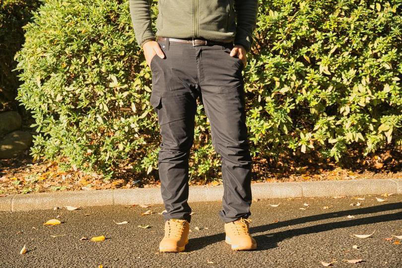 独自の断熱素材＋起毛がうれしいウォームパンツ, 歩きやすい！快適な立体構造, かゆいところに手が届く、細部の仕様, まずまずの撥水性, ストレッチ性がまちまち